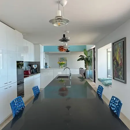 Luxury Villa With Lake View *