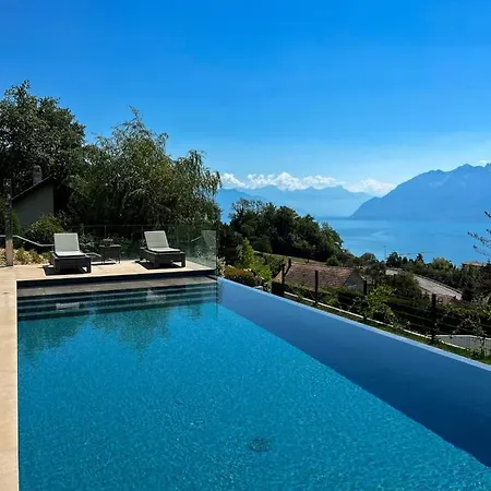 Luxury Villa With Lake View 빌라