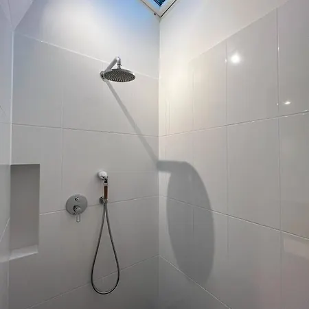 Luxury Villa With Lake View 빌라