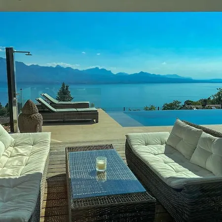 Luxury Villa With Lake View 빌라 *