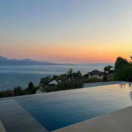 Luxury Villa With Lake View *
