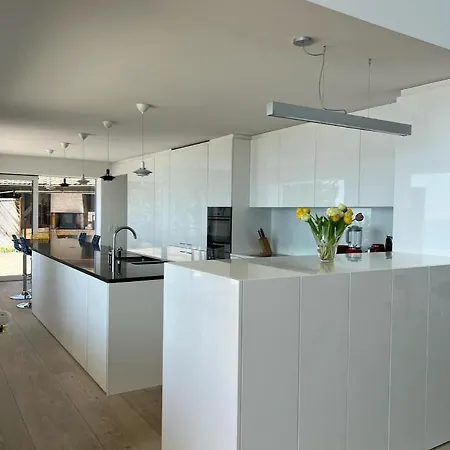Luxury Villa With Lake View 빌라 *