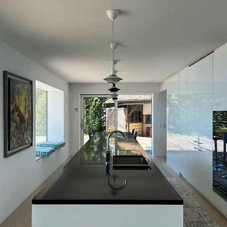 Luxury Villa With Lake View 빌라 *