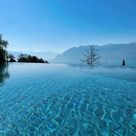 Luxury Villa With Lake View 빌라 *
