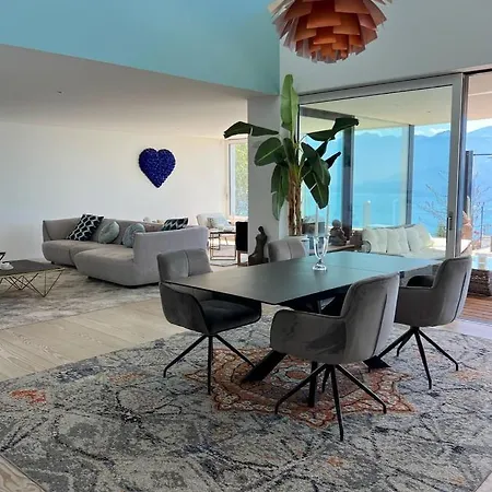 Luxury Villa With Lake View 빌라