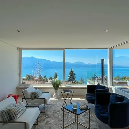 Luxury Villa With Lake View 빌라