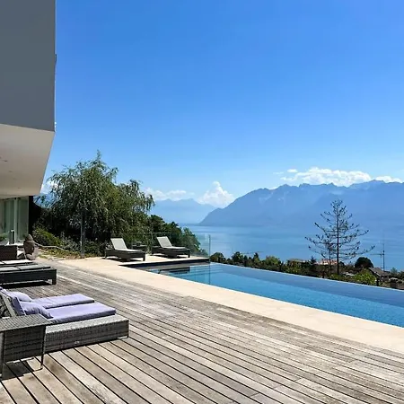 Luxury Villa With Lake View 빌라